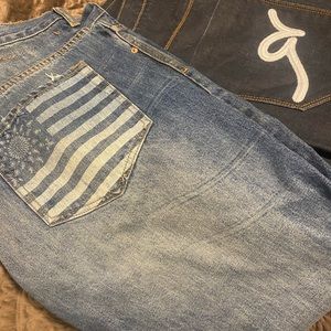 2 pair of men’s jeans
